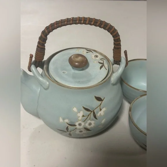 New Japanese Pottery Teapot and 4 Cup Set - Picture 3 of 8